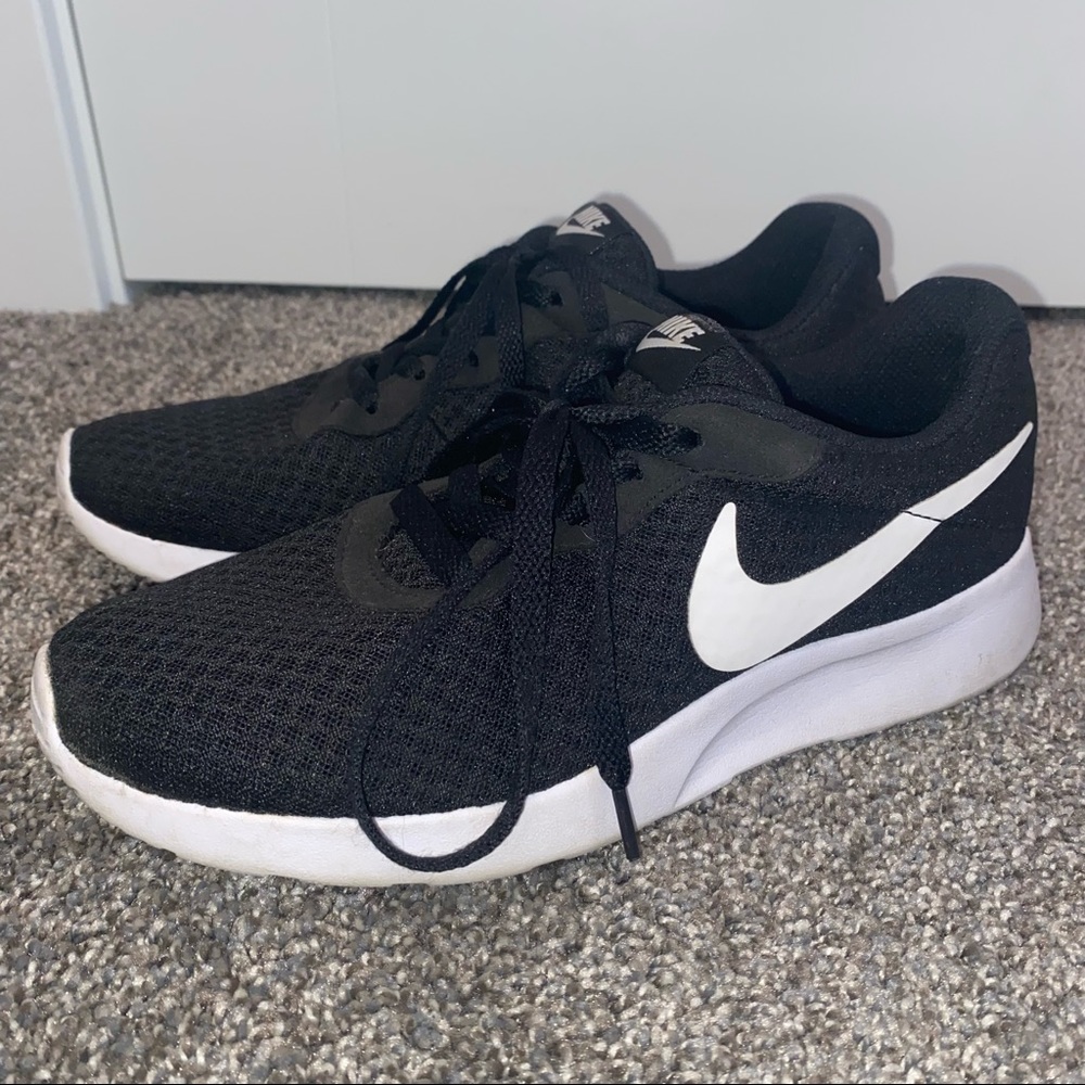 Nike Tanjun Women's Sneakers